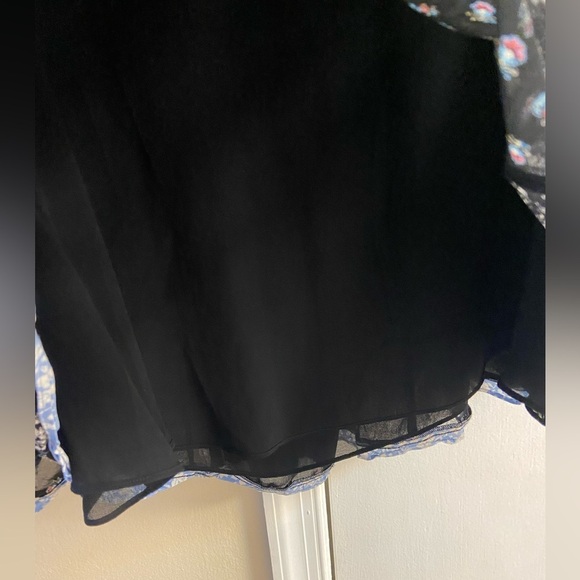 Club Monaco Ravella blouse silk black pop over floral Large - Picture 6 of 8